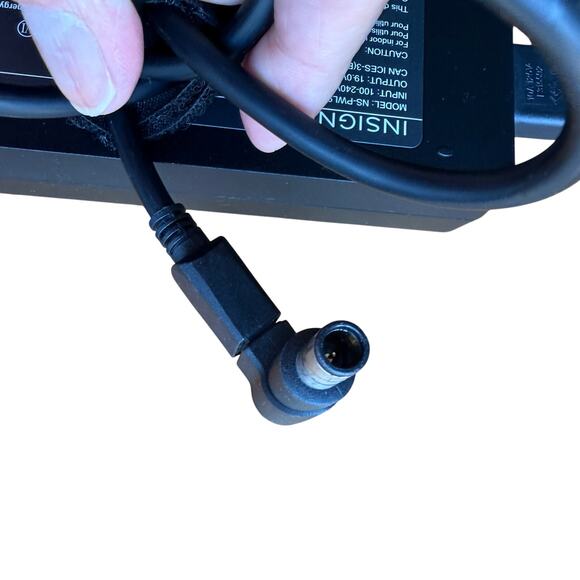 Insignia Universal 180 W High Power Laptop Charger 8 Adapters for Dell HP & more - Picture 6 of 14